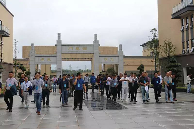 自貢衡中|62名校長(zhǎng)來?？疾煊^摩